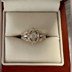 Stunning Gold and Silver Women's Ring